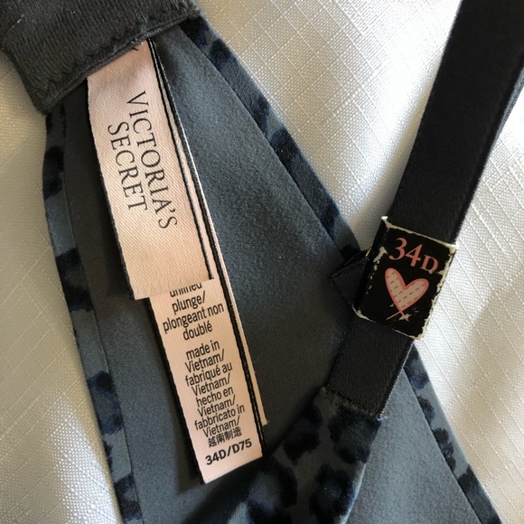 Victoria’s Secret 34D & Medium Brazilian Slip Panty & Leopard Print Plunge Bra - Picture 10 of 11